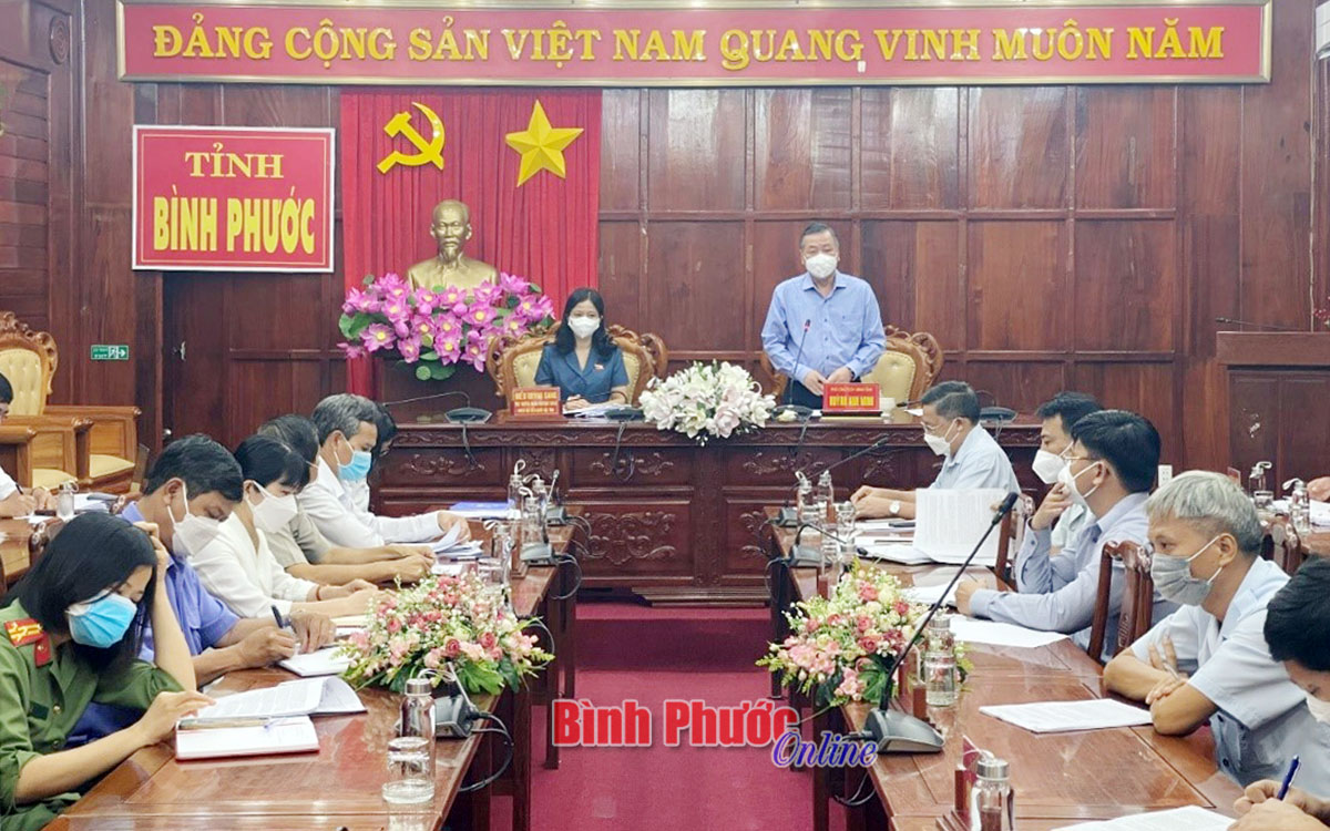 Phó chủ tịch UBND tỉnh Huỳnh Anh Minh làm rõ các vấn đề đoàn giám sát quan tâm ngay tại buổi giám sát